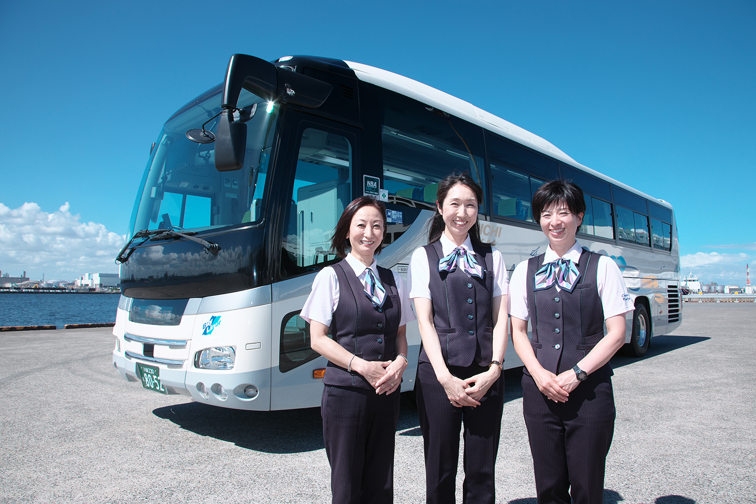 おしゃれな着こなしの事務服【ドライバー用のユニフォーム】中日